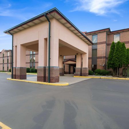 Quality Inn & Suites Sellersburg Buitenkant foto