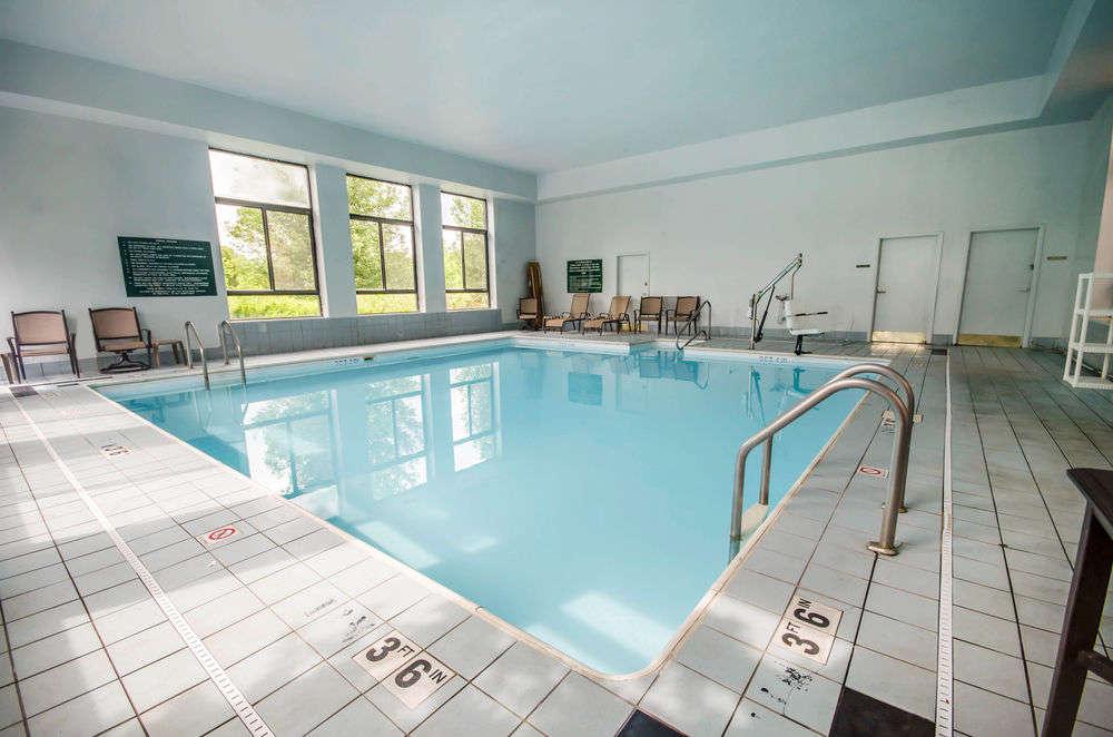Quality Inn & Suites Sellersburg Buitenkant foto