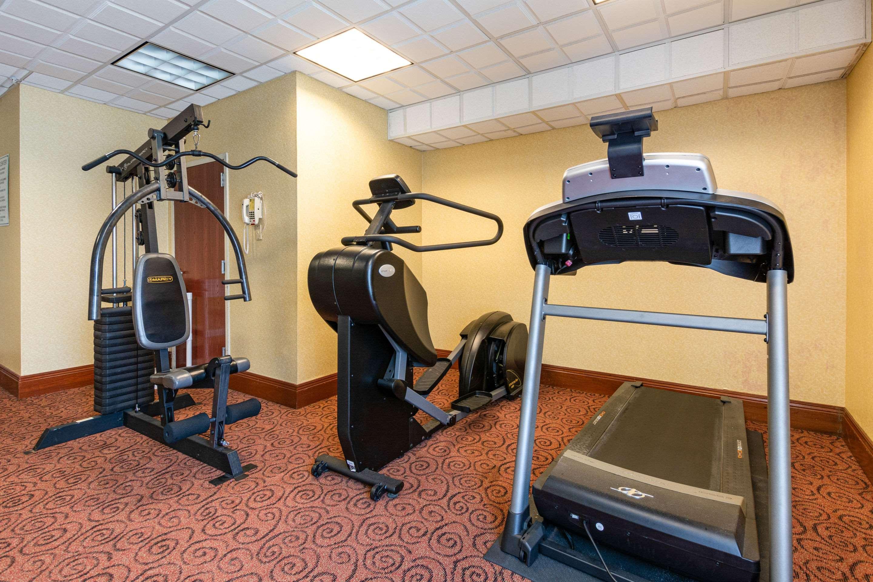 Quality Inn & Suites Sellersburg Buitenkant foto