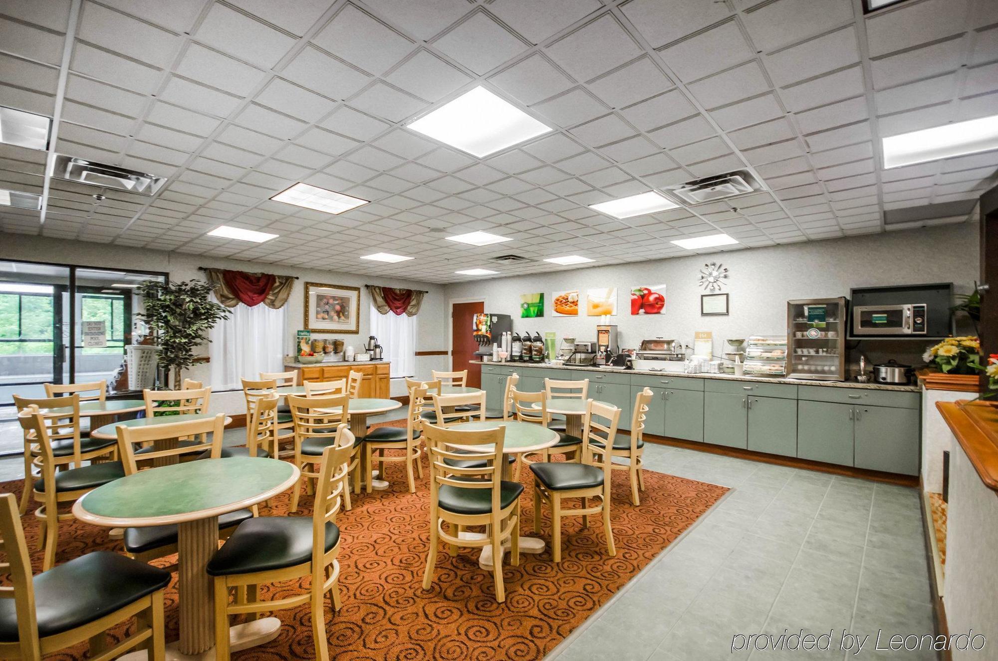 Quality Inn & Suites Sellersburg Buitenkant foto