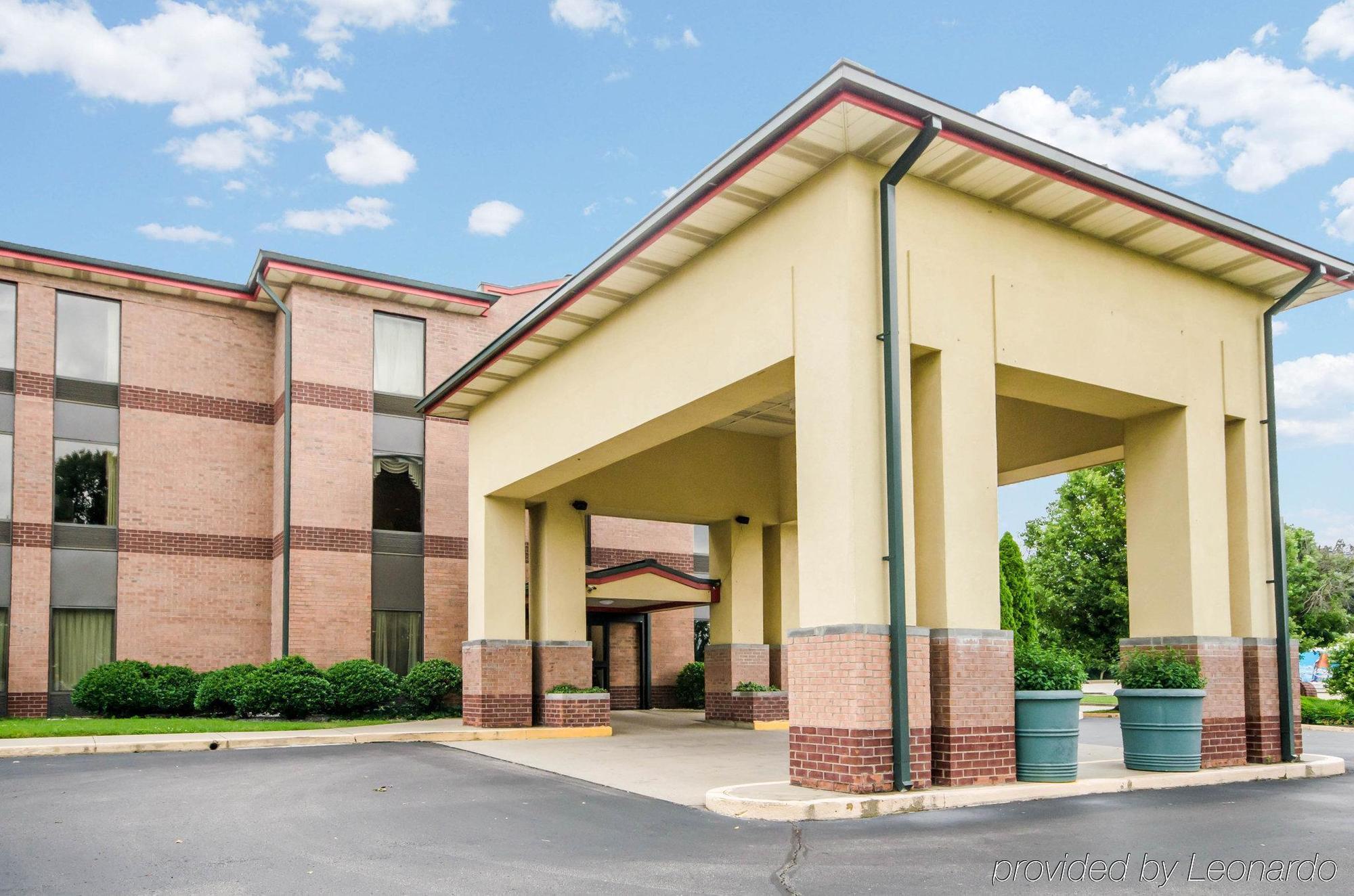 Quality Inn & Suites Sellersburg Buitenkant foto