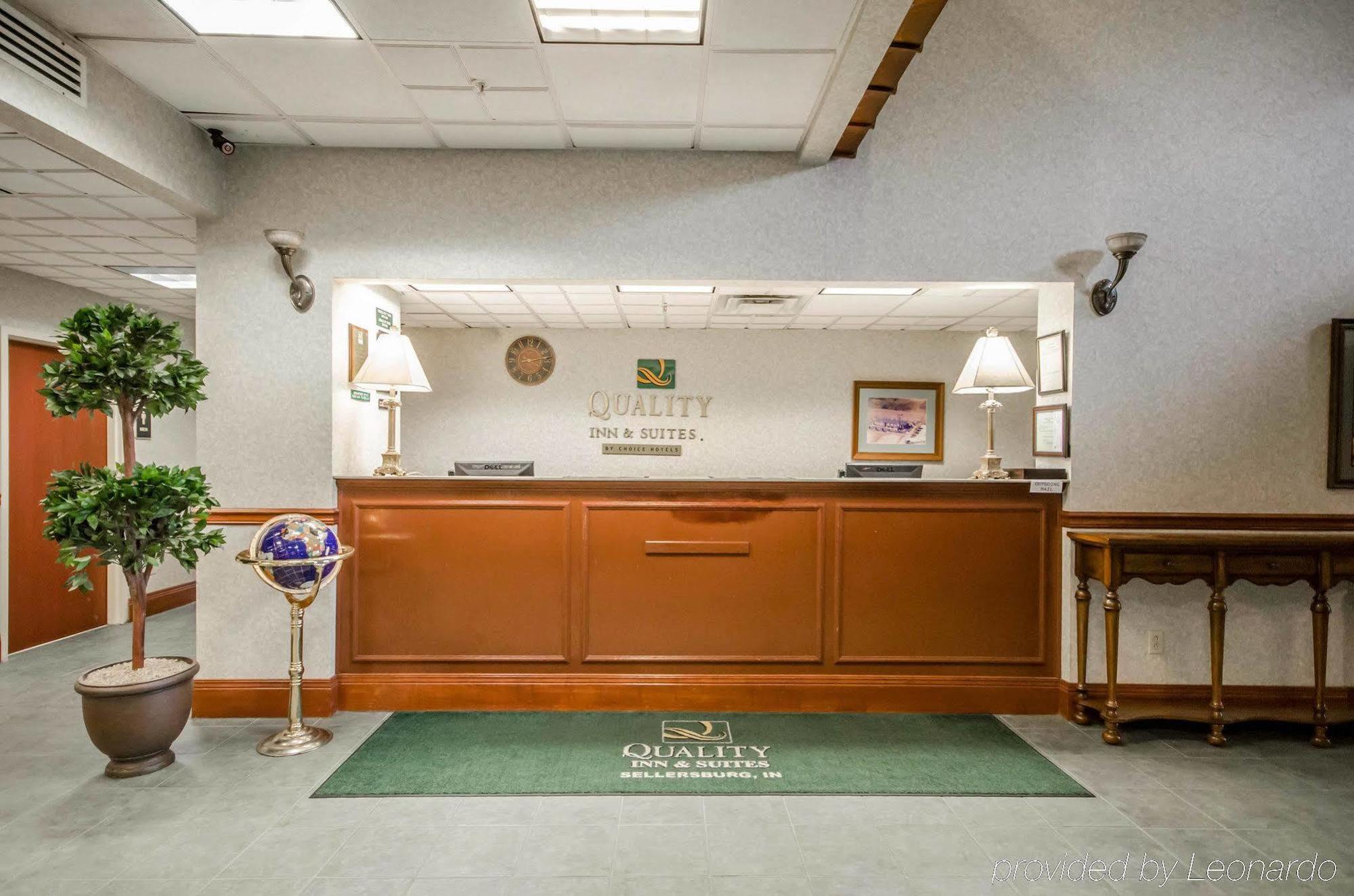 Quality Inn & Suites Sellersburg Buitenkant foto